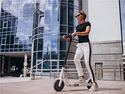 Минтранс отказался от введения водительских прав для электросамокатов