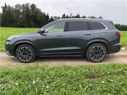 Aito Seres M7 (2023) вид сбоку