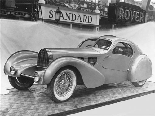 В отличие от серийных Atlantic прототип Aerolithe базировался не на заниженном шасси, а его радиаторная решетка-подкова еще не была сложена по вертикали буквой V