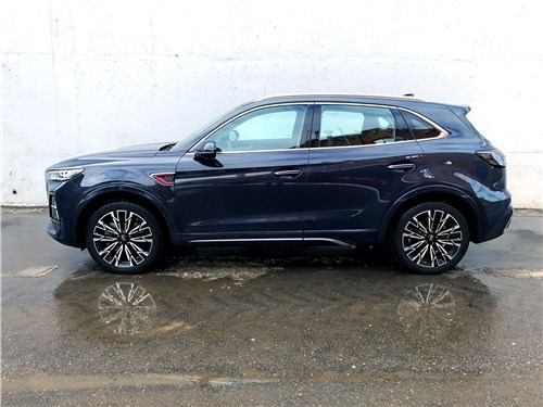 Предпросмотр hongqi hs5 (2025) вид сбоку