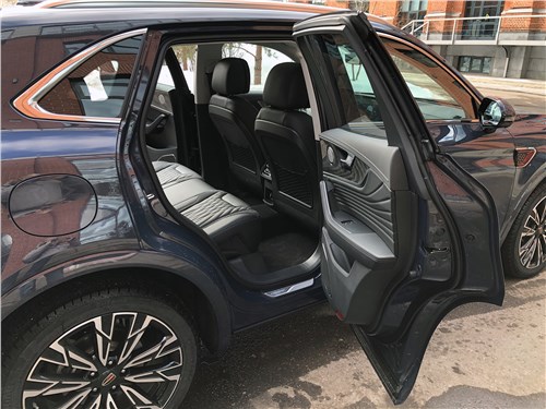 Предпросмотр hongqi hs5 (2025) второй ряд