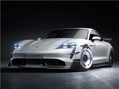 Revozport | Porsche Taycan вид спереди