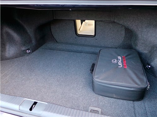 Lexus ES 200 2016 багажное отделение