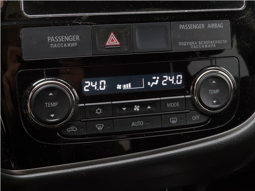 Mitsubishi Outlander 2016 климат-контрол