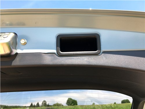 Subaru XV 2018 крышка багажника
