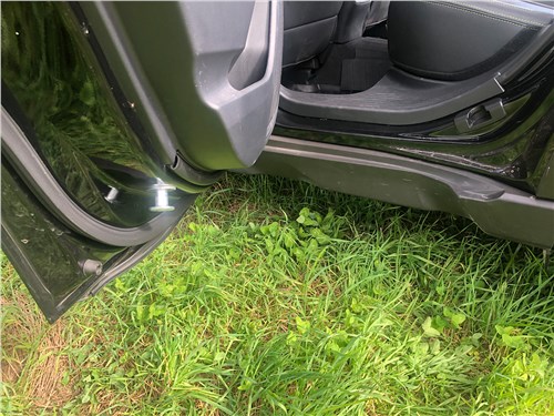 Subaru Outback (2022) задний ряд