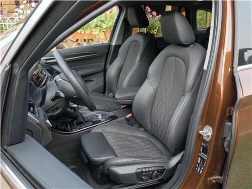 BMW X1 2016 передние кресла