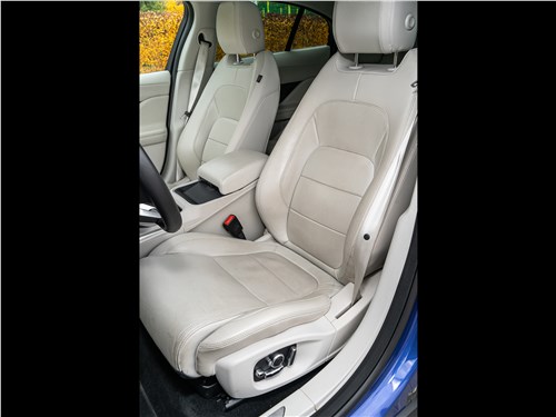 Jaguar I-PACE 2019 передние кресла