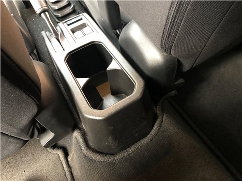 Предпросмотр suzuki jimny nomad (2024) подстаканники