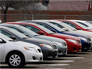 Продажи новых автомобилей в России в прошлом году упали на 10,3%