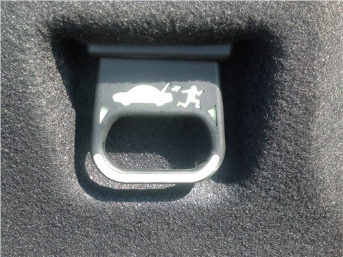 Chevrolet Camaro 2016 багажное отделение