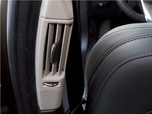 Volvo V60 Cross Country 2015 квоздуховод системы вентиляции и отопления