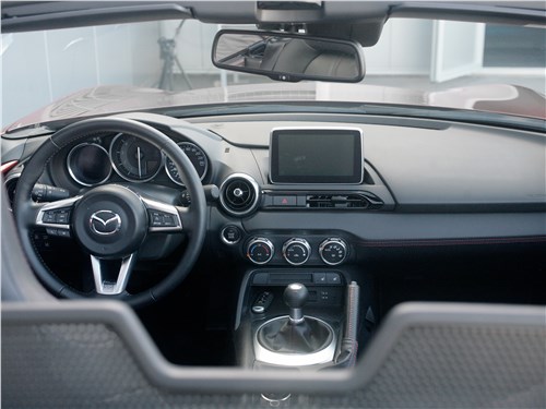 Mazda MX-5 2015 салон