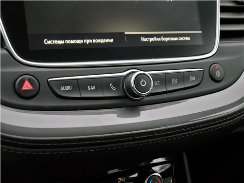 Opel Grandland X 2018 кнопки управления монитором
