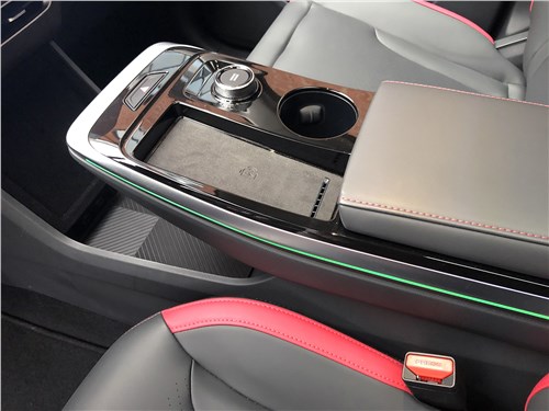 Jetour Dashing AWD (2025) площадка индукционной зарядки
