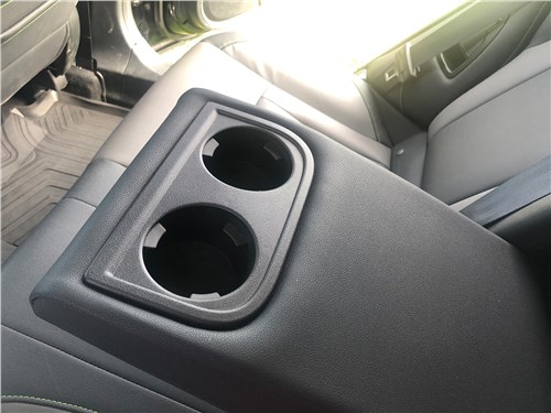 Subaru Outback (2022) задний ряд