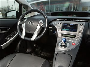 Toyota Prius 2015 водительское место