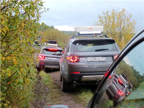 Land Rover Discovery Sport 2015 вид сзади