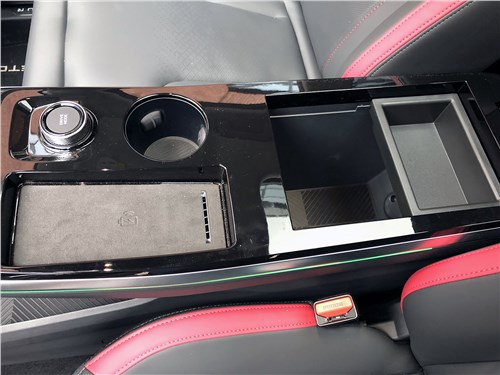 Jetour Dashing AWD (2025) бокс в подлокотнике