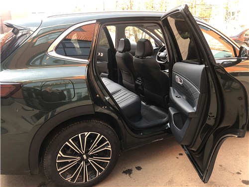 Geely EX5-EM-i (2025) задний ряд