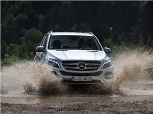 Mercedes-Benz GLE 2016 вид спереди