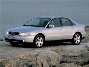 Audi A4 1998 вид спереди