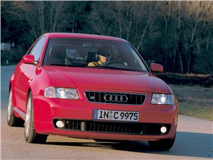 Audi S3 1999 вид спереди