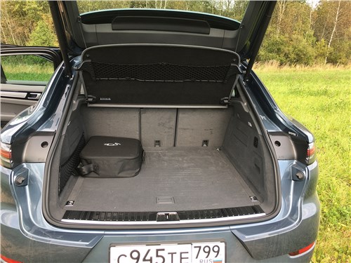 Porsche Cayenne Turbo S E-Hybrid Coupe 2020 багажное отделение