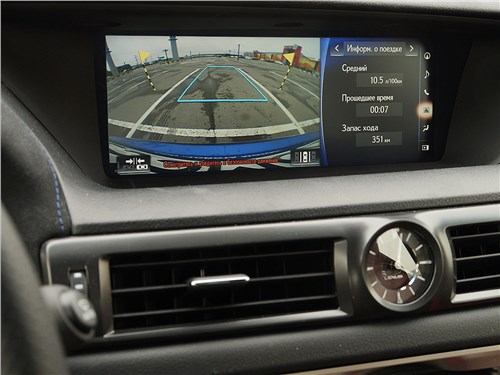 Lexus GS F 2016 экран мультимедиасистемы