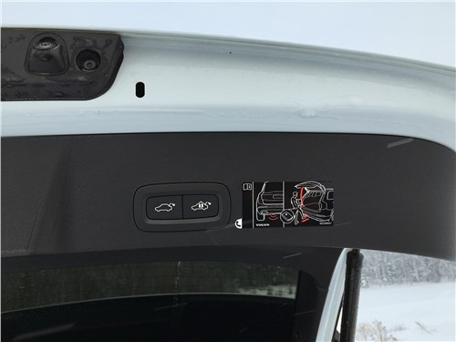 Volvo XC40 (2018) дверь багажника