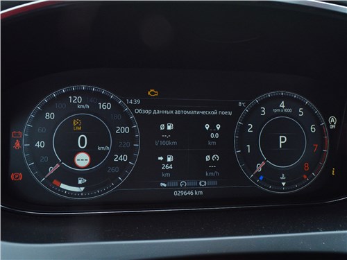 Jaguar E-Pace (2018) приборная панель