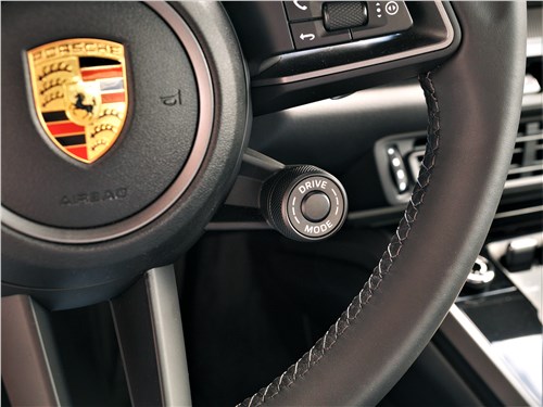 Porsche 911 Carrera 4S (2018) селектор режимов движения на рулевом колесе