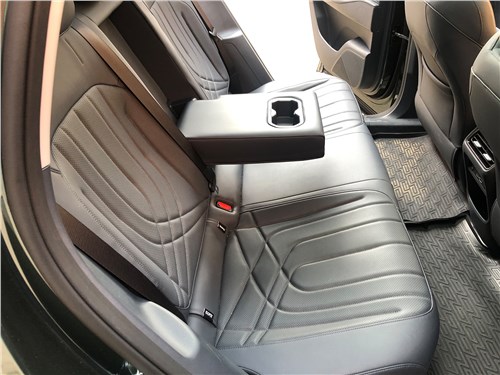 Geely EX5-EM-i (2025) задний диван