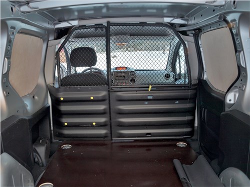 Peugeot Partner Tepee (2016) багажное отделение