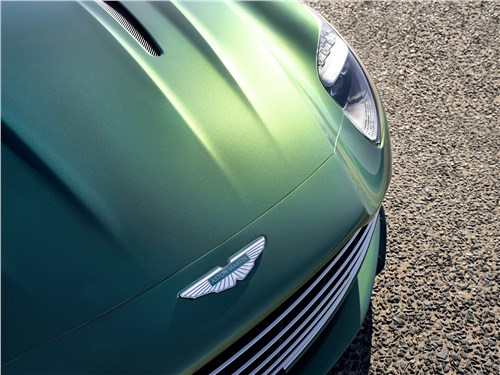 Aston Martin DB12 (2024) капот
