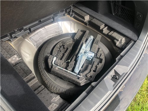 Subaru Outback (2022) запасное колесо и органайзер