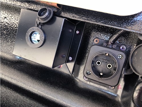 Предпросмотр foton tunland g7 (2024) комплект из двух розеток, 220в и 12в