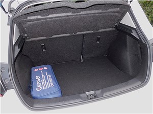 Nissan Tiida 2015 багажное отделение
