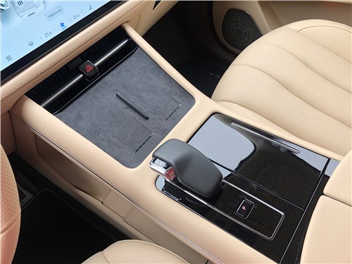 Aito Seres M7 (2023) центральная консоль