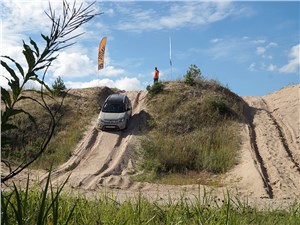 Suzuki Vitara 2015 испытания в песчаном карьере