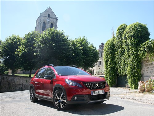 Peugeot 2008 2017 вид спереди