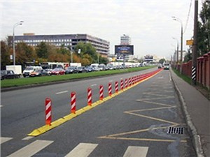 Делиниаторы поставят вдоль выделенных полос