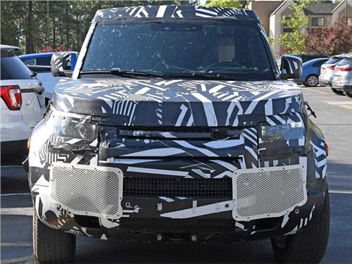 Новый Land Rover Defender получит восьмиместную версию