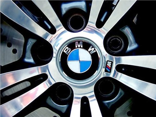 Логотип BMW: пропеллеров там нет!