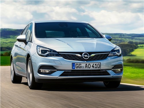 Opel Astra 2020 вид спереди