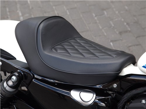 Harley-Davidson Iron 1200 седенье