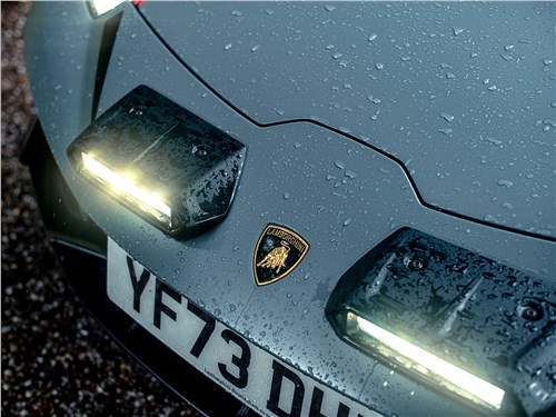 Lamborghini Huracan Sterrato (2024) передние фары