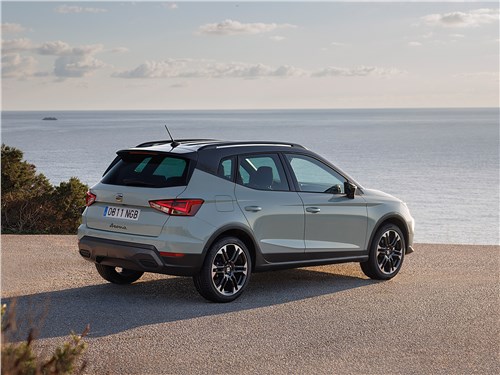 Seat Arona (2026) вид сзади