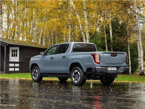 Toyota Hilux BEV | вид сзади