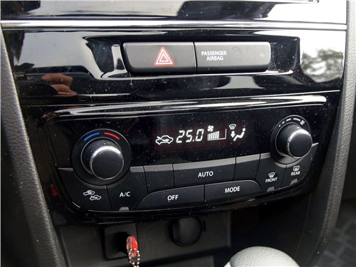 Suzuki Vitara Hybrid (2020) климат-контроль